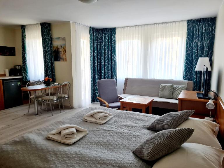 ApartamentyPrzyMorzu Wschód Słońca Olymp z basenem - B&B Kołobrzeg