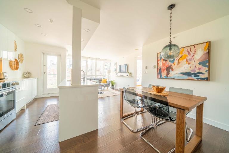 Sunset Beach Walk 2BD+2BA+1PRK Yaletown - Ferienwohnung Vancouver