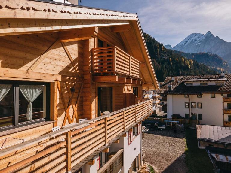 Appartamenti Cèsa Sorèie by AMA Val di Fassa - Chambres d'hôtes Canazei