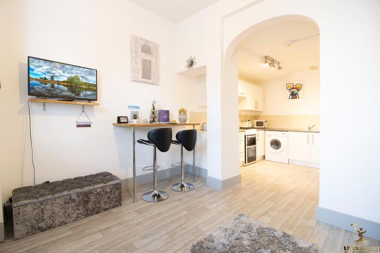 Elegant Central Exeter Apartment 5 min walk quay - Sleeps 4 - B&B Exeter
