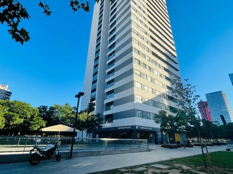 Fira de Barcelona City View Apartment with Garage Parking - B&B L'Hospitalet de Llobregat