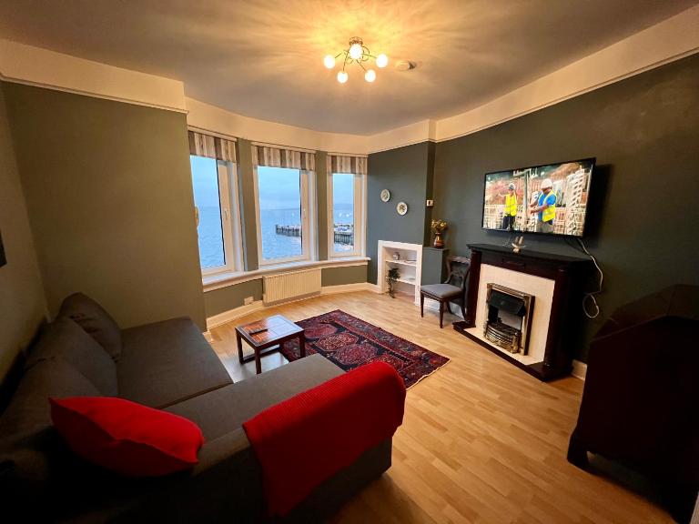 Anchorage, a lovely 2nd floor one bedroom apartment with fabulous seaviews - Chambres d'hôtes Largs