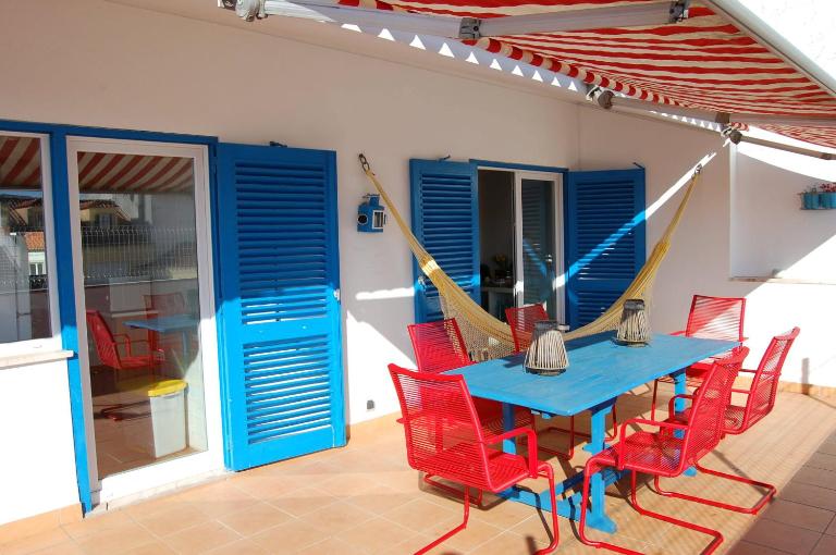 Great Terrace Valbom Apartment - Bed and Breakfast Cascais