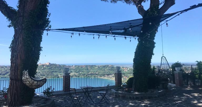 Relais Terrazza sul lago Castelgandolfo - Chambres d'hôtes Marino