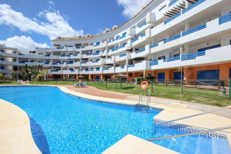 2 bedrooms sea and pool view apt in Duquesa Golf & Gardens Manilva - B&B Castillo de la Duquesa