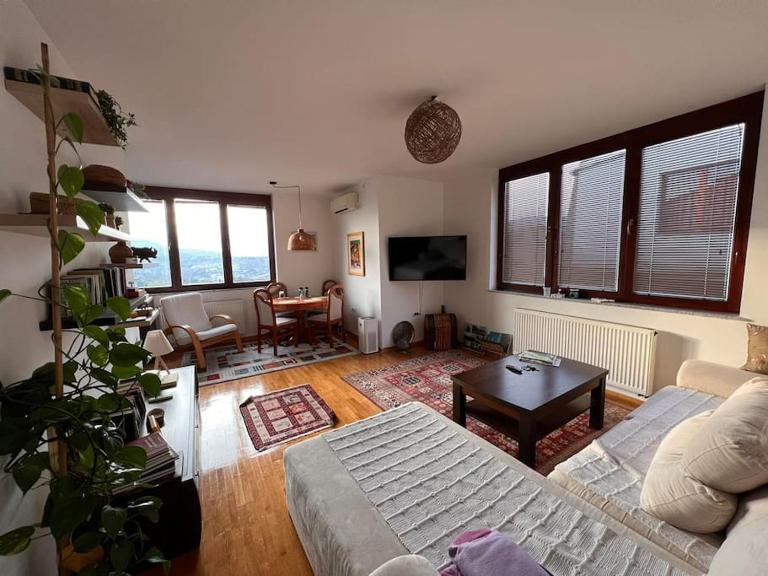 Spacious comfortable flat with splendid view - B&B Sarajevo