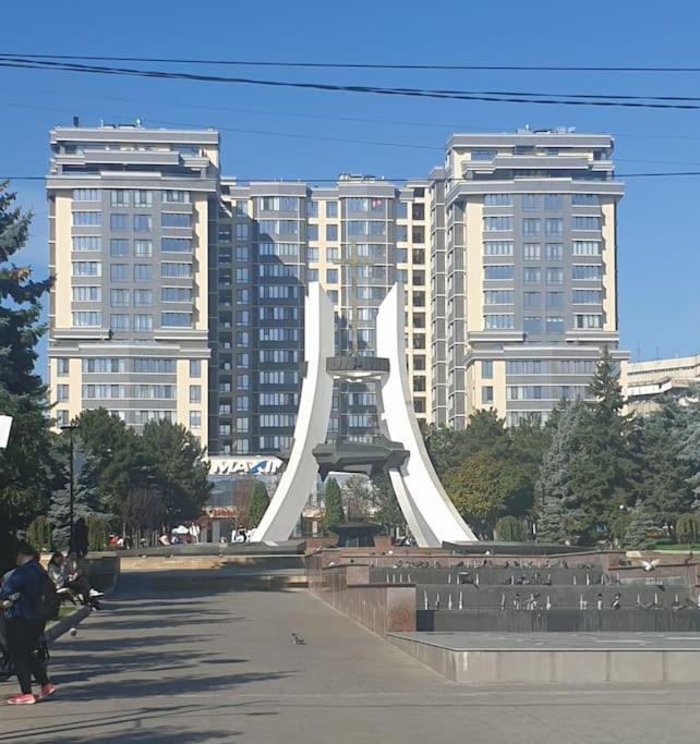 Modern 1BD apartment with living room in the park zone - Chambres d'hôtes Chişinău