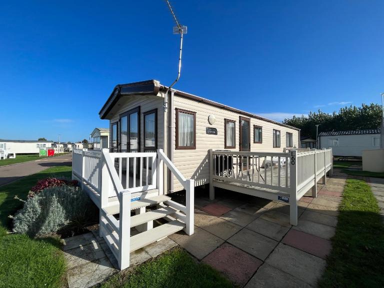 L60, Two bedroom caravan - California Cliffs, Parkdean Resort, Scratby - Sleeps 6, bed linen, towels plus Wi-Fi included - Sorry no pets - B&B Great Yarmouth