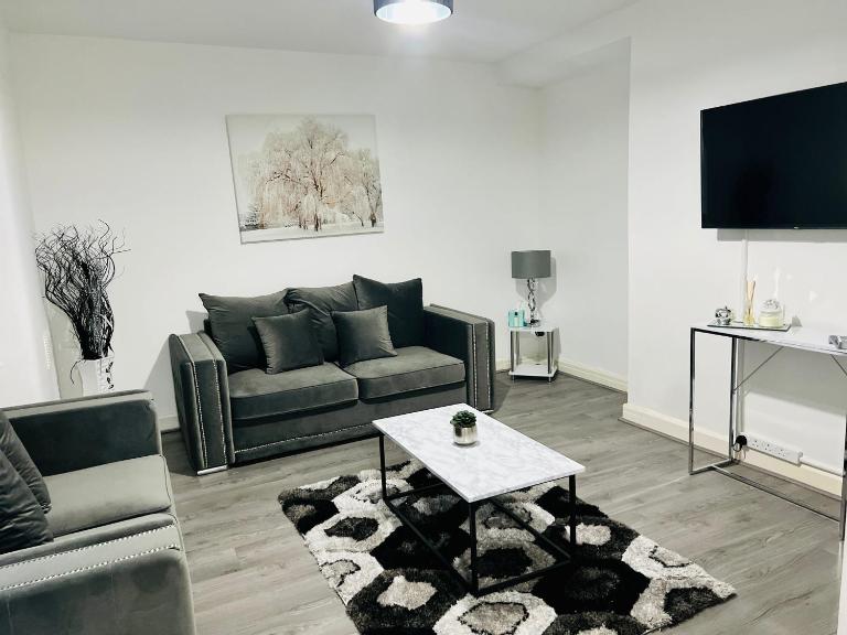 Beautiful and Homely 3 Bed House With FREE Parking So Close To Man City and City Centre - Ferienwohnung Manchester