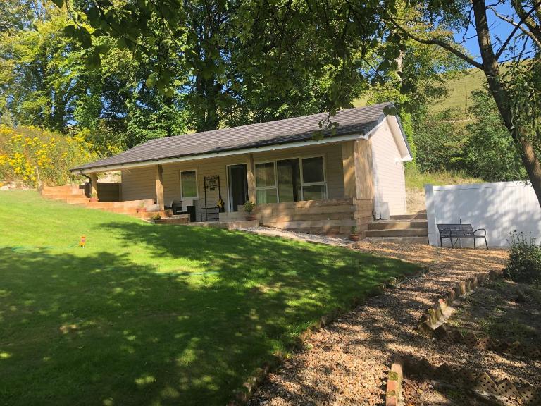 A Detached Garden Lodge, Hot Tub, Heating, WiFi & Parking - B&B Long Bredy
