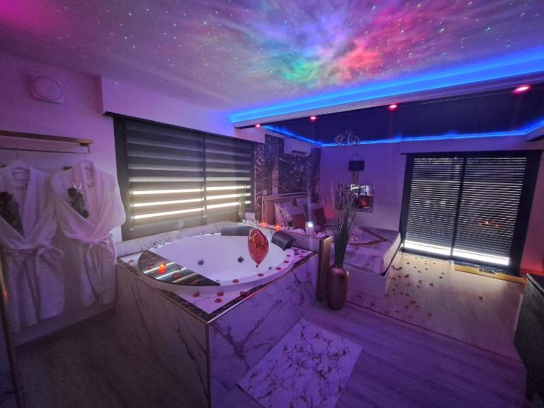 L'Aurore Love Room de prestige jacuzzi sauna piscine chauffée cuisine - Ferienwohnung Carpentras