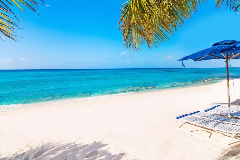 Beach Living at Discovery Point Club - B&B West Bay
