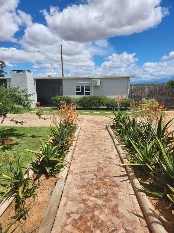 Volgenoeg Self Catering Cottage - B&B Oudtshoorn