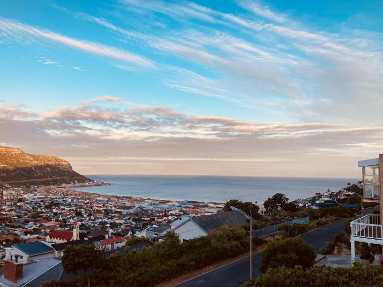 Two Oceans Artist's Home. - B&B Fish Hoek