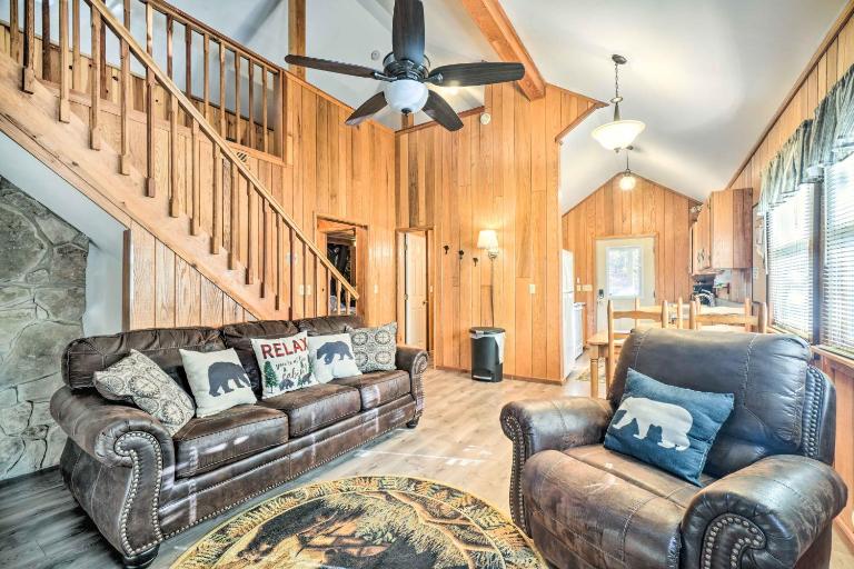 Grill & Fire Pit: Peaceful Sevierville Cabin! - B&B Sevierville