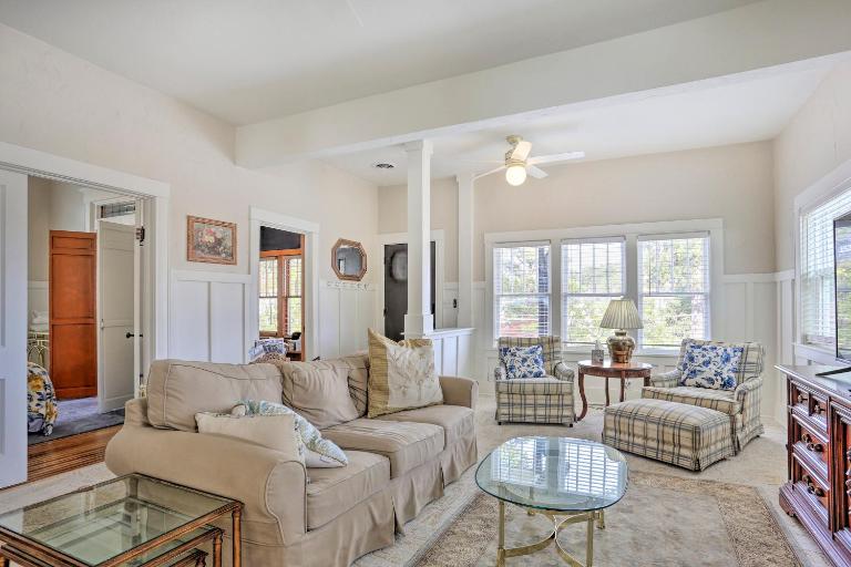Mountain-View Lead Home w/ Patio + Fire Pit! - B&B Lead