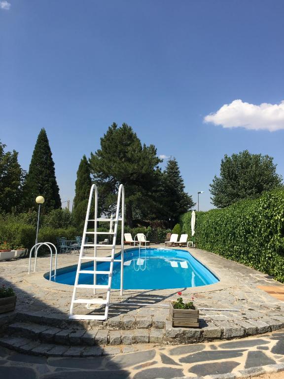 Villa Aurelia - Casa de campo con jardín y piscina entre Madrid y Segovia - B&B Ortigosa del Monte