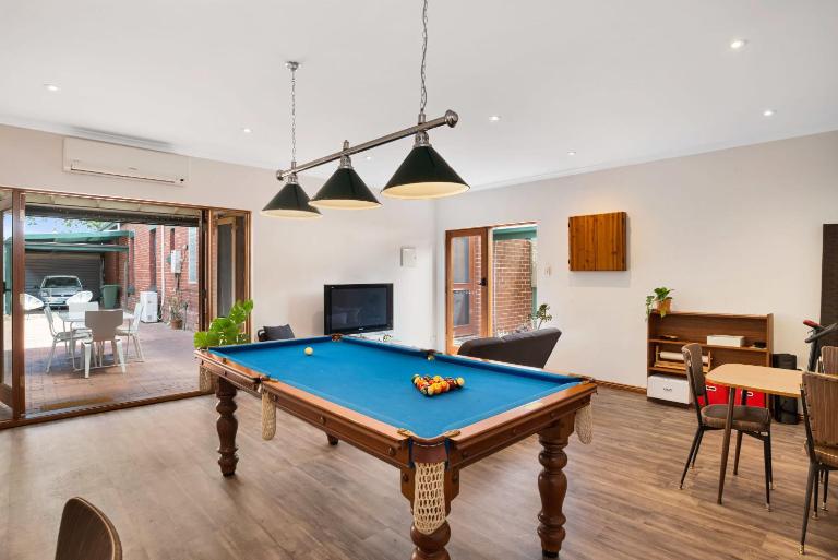 City Edge Home Parking Patio Wifi Pool Table - B&B Gascoyne Junction