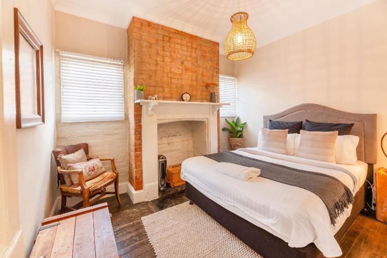 The Edward Townhouse 155 - Steps to Town - B&B Orange