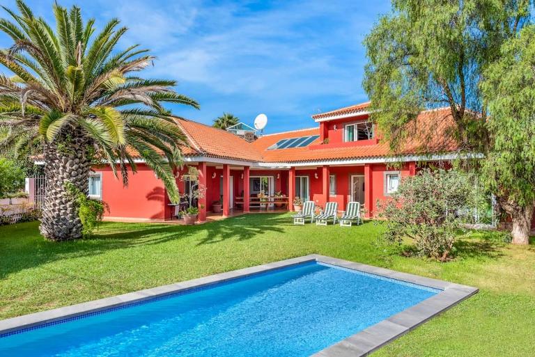Villa Artigar, garden, swimming pool and bbq. - B&B Puerto de la Cruz