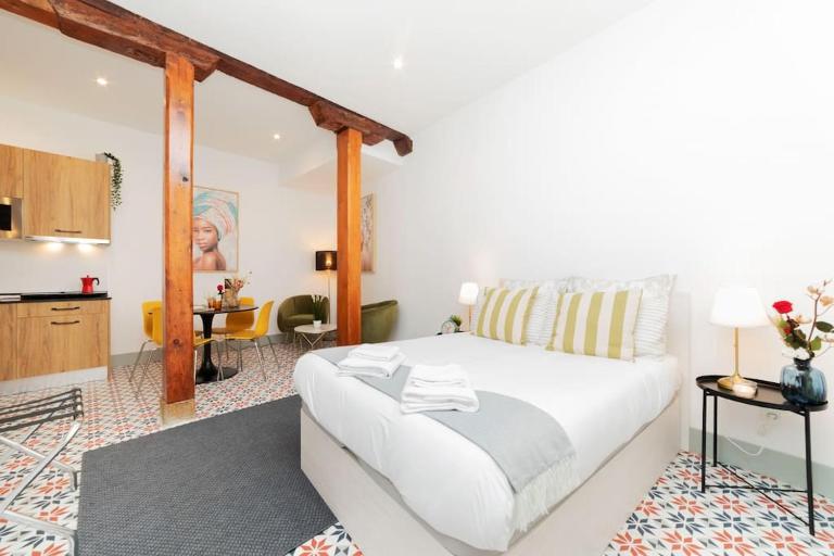 Platonic Love (4) - B&B Madrid