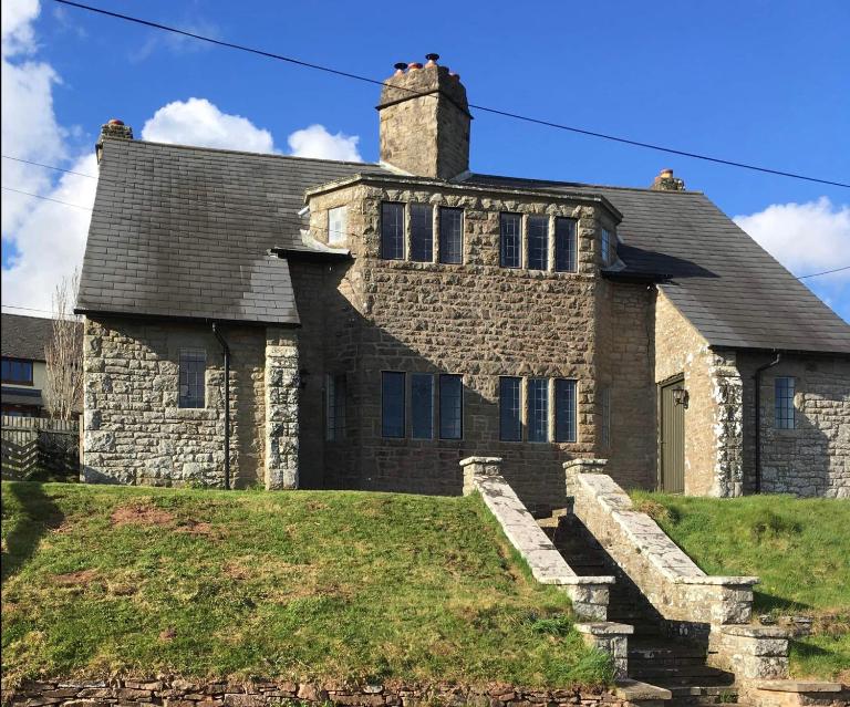 Cosy Arts & Crafts Cottage with stunning views - Chambres d'hôtes Brecon