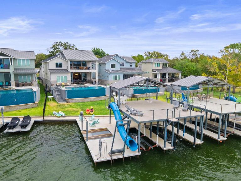 Luxury Waterfront Home with Swimming Pool Hot Tub and 2 Boat Slips - Bed and Breakfast Kingsland