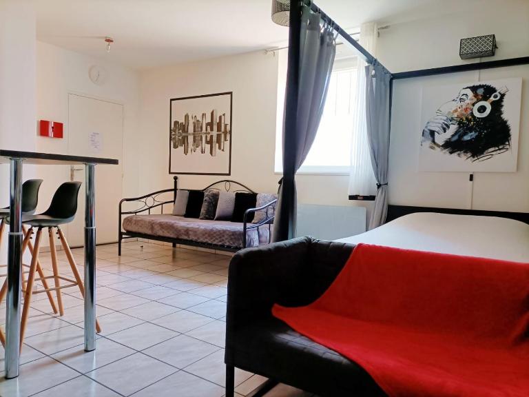 Charmant studio proximité centre-ville et gare - Bed and Breakfast Châlons-en-Champagne