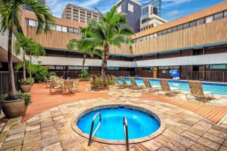 Condotel Quiet with High Ceiling Free Parking and WiFi - B&B Honolulu