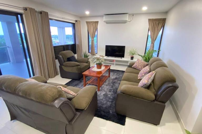 Lovely 4-bedroom Holiday home with free parking. - B&B Lautoka