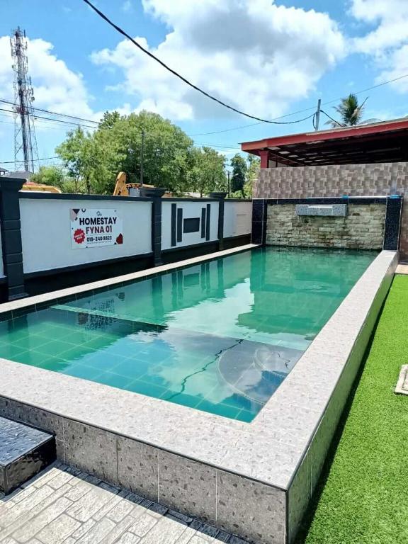 Homestay Kemaman Private Pool Fyna - B&B Kampong Kemaman