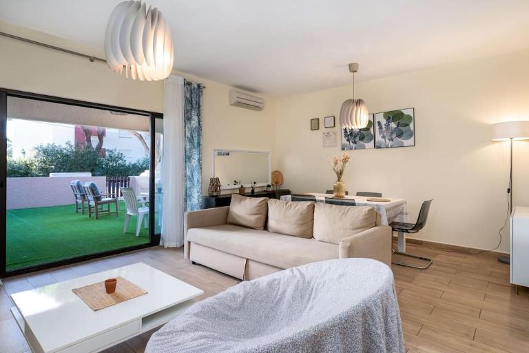 ALEGRIA 29 - T2 piso terreo com AC e piscina by My Algarve Rentals - Bed and Breakfast Quarteira