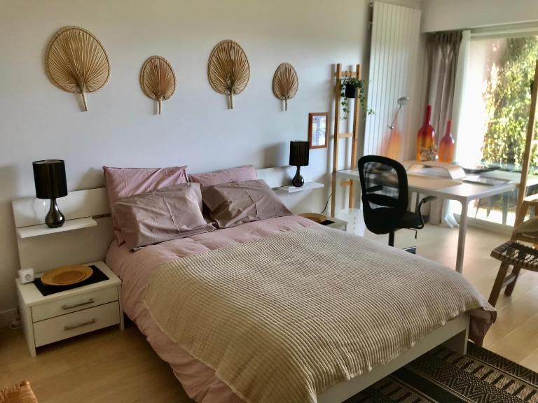 Chez Isa, espace prive,1 chambre, salle de bain, coin cuisine, terrasse, jardin, entrée autonome, parking - Ferienwohnung Ceyrat