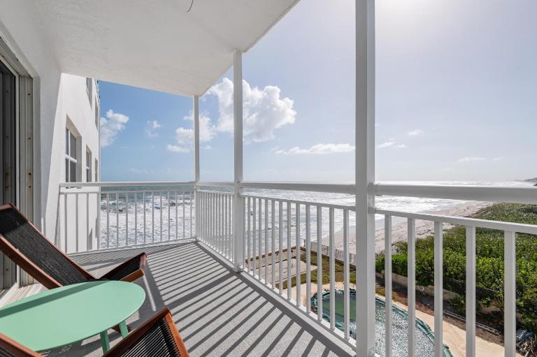 Oceanfront Beach House, Satellite Beach - B&B Satellite Beach
