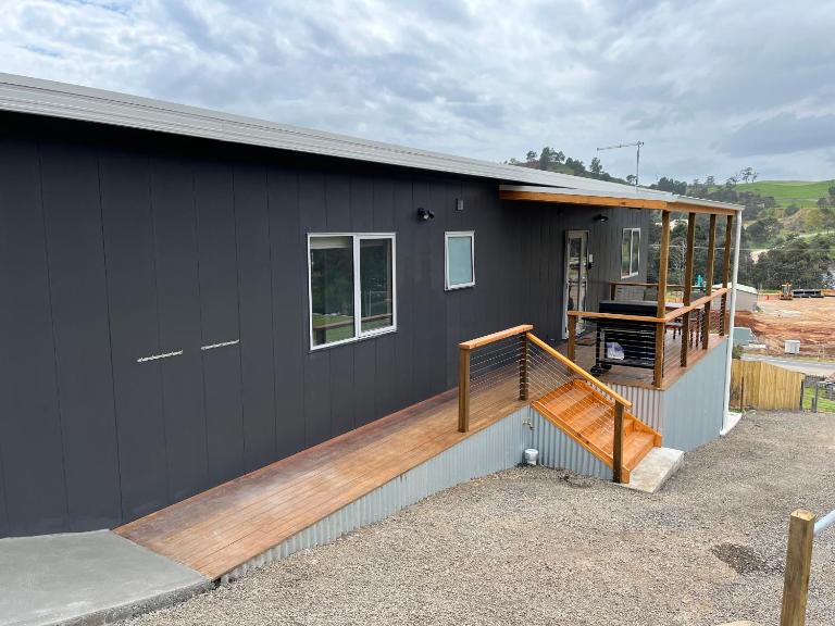 Derby Digs Cabin - Bed and Breakfast Derby