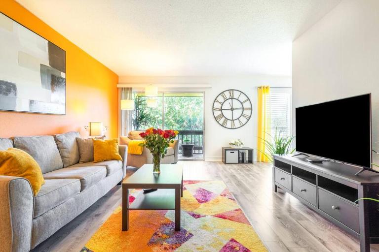 Shiny oasis with lake view - Chambres d'hôtes Sarasota