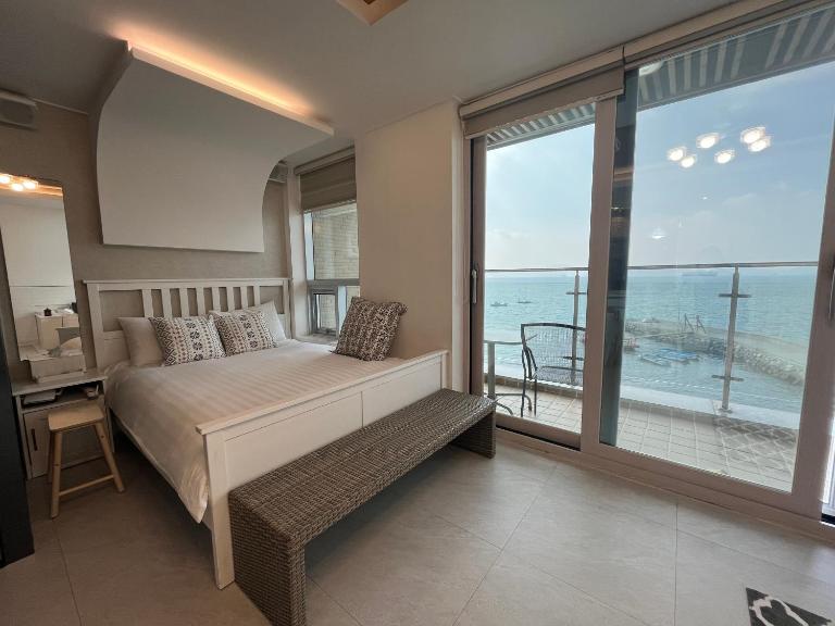 Somewhales Pension - B&B Namhae