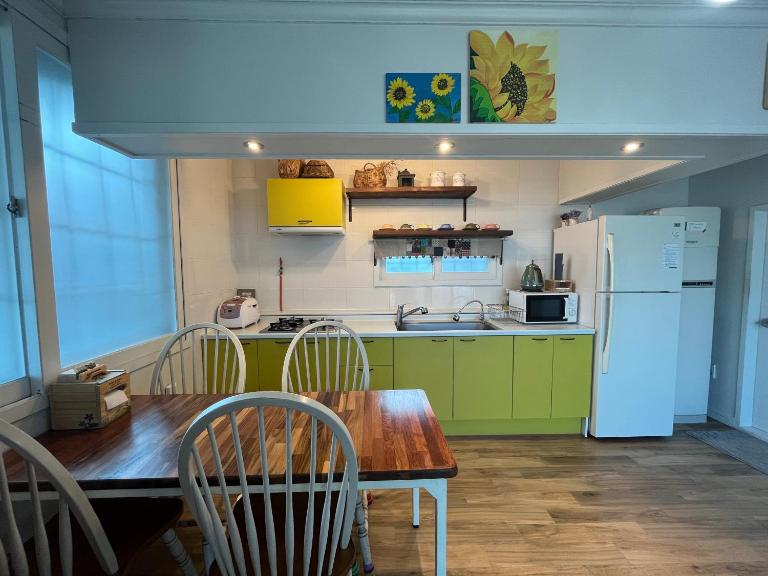 Artist and Flower Pension - B&B Namhae