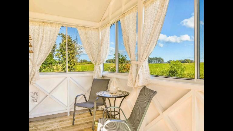 Orange Blossom- Comboyne Mountain Cottages - B&B Comboyne