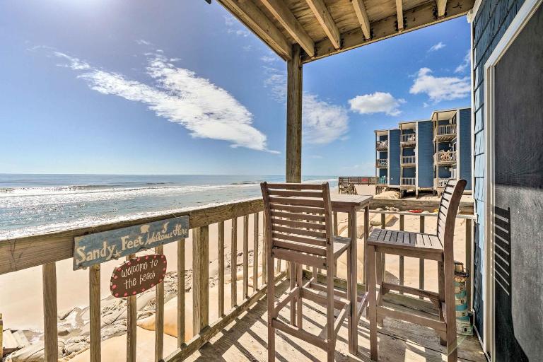 North Topsail Oceanfront Condo w/ Balcony! - B&B North Topsail Beach