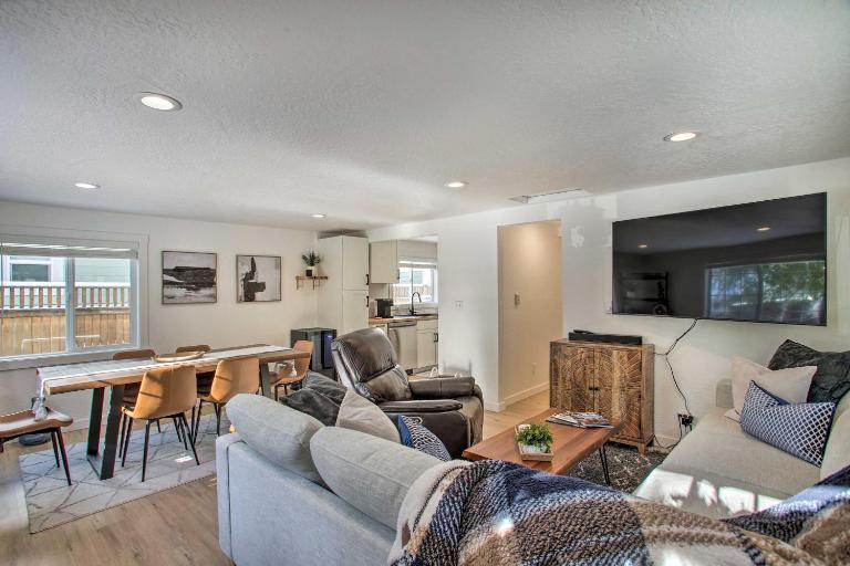 Cozy Coeur d'Alene Getaway w/ Fire Pit, Near Dtwn - B&B Coeur d'Alene