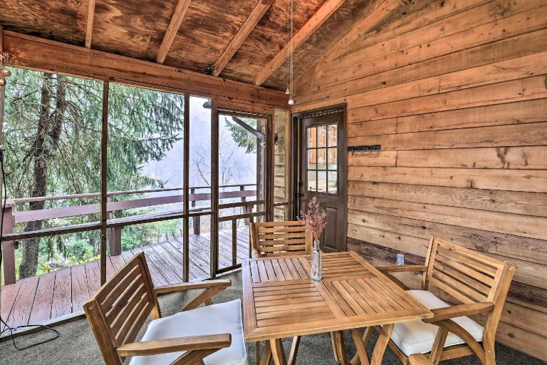 Peaceful Cottage w/ Mtn View Near ATV Trails! - Chambres d'hôtes Welch