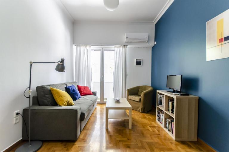 Colourful apartment under the Acropolis - B&B Atenas