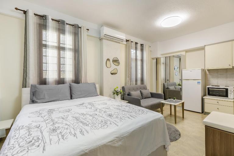 PEARL STUDIO free private parking of stayinthess - Chambres d'hôtes Thessalonique