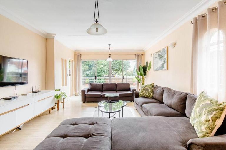 Spacious Menlyn Maine Villa - B&B Pretoria