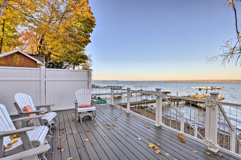 Lakefront Romulus Retreat w/ Private Dock! - Bed and Breakfast Romulus
