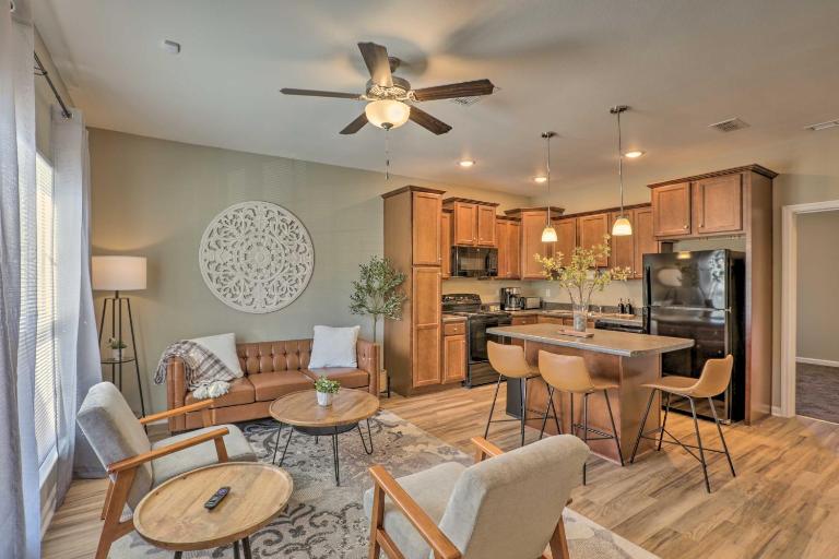 Airy Tallahassee Condo ~ 5 Mi to Downtown! - B&B Tallahassee