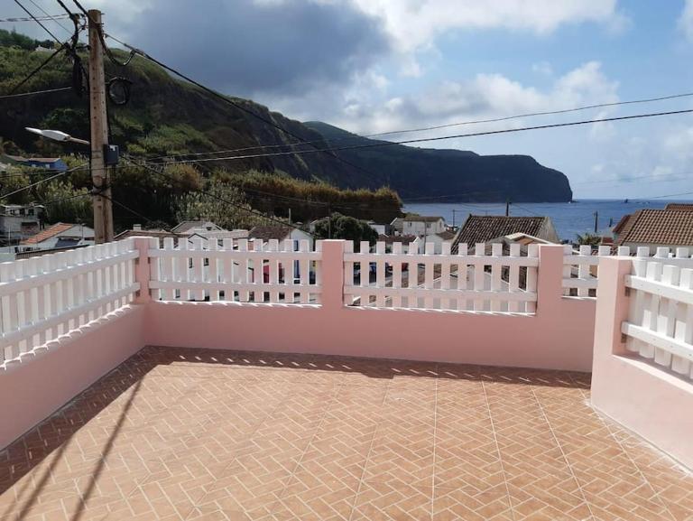 Casa da Ribeira - Mosteiros - B&B Mosteiros