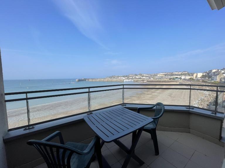 Appartement avec balcon, proche des plages et commerces - FR-1-361-89 - B&B Granville