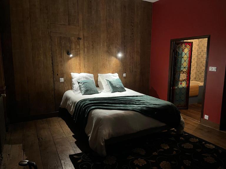 Mercier de Montigny - Les Chambres du Beffroi - SPA et Massage - Ferienwohnung Fougères